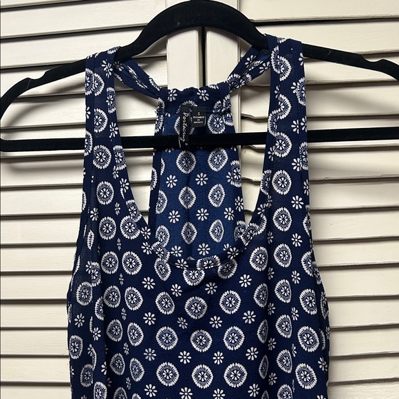 Elegant Navy and White Backless Dress - Picture 3 of 8